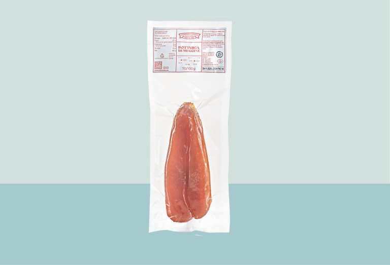La Bottarga Muggine Baffa è una prelibatezza ottenuta dalle uova di Cefalo, lavate, salate ed essiccate con sapienza, preparata ancora con la ricetta originale.